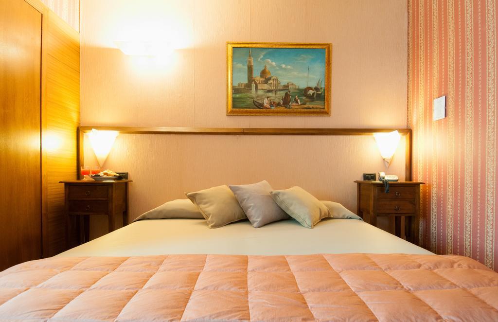 וולטרה Holiday Rooms Antica Badia חדר תמונה