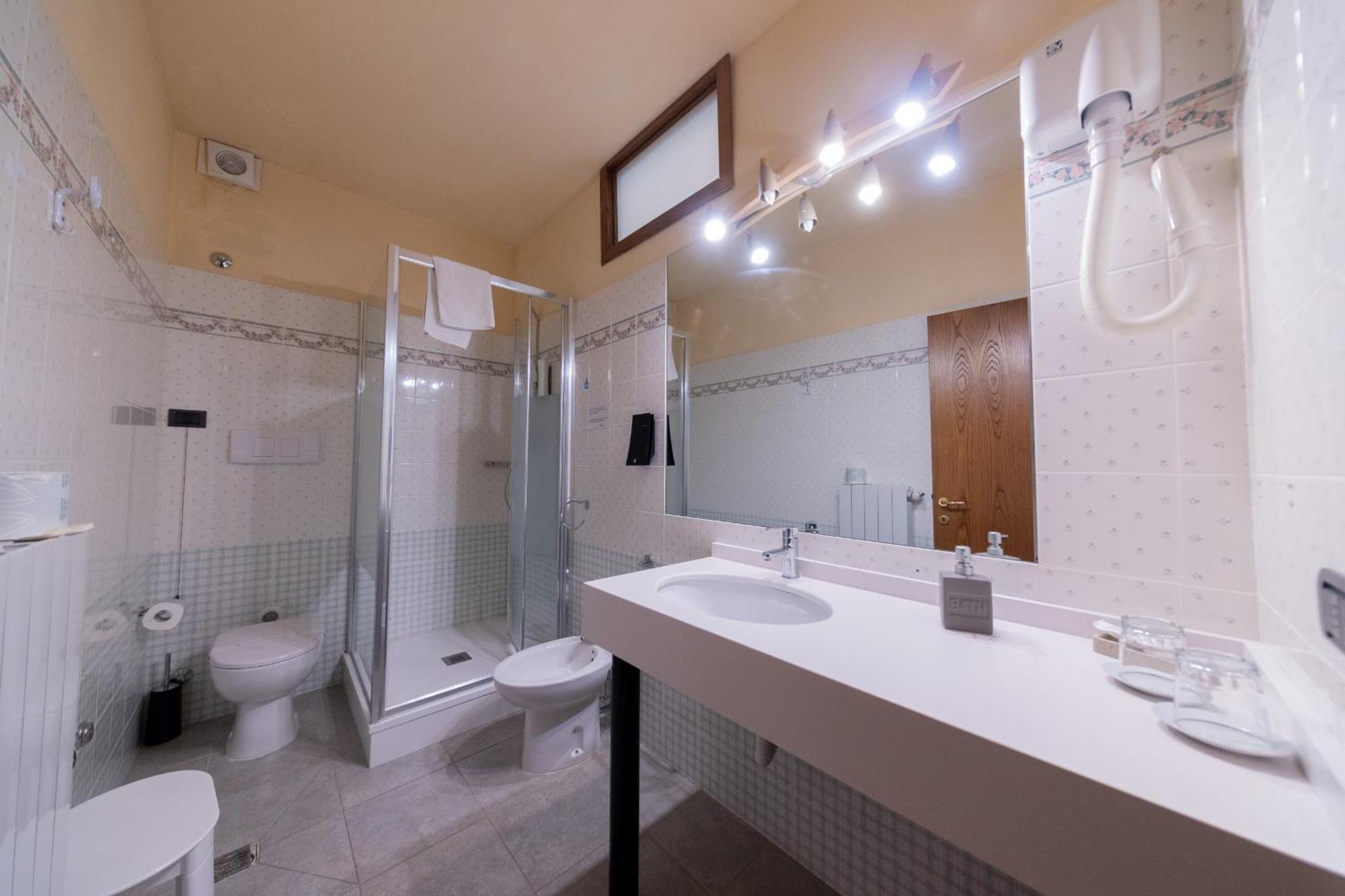 וולטרה Holiday Rooms Antica Badia מראה חיצוני תמונה