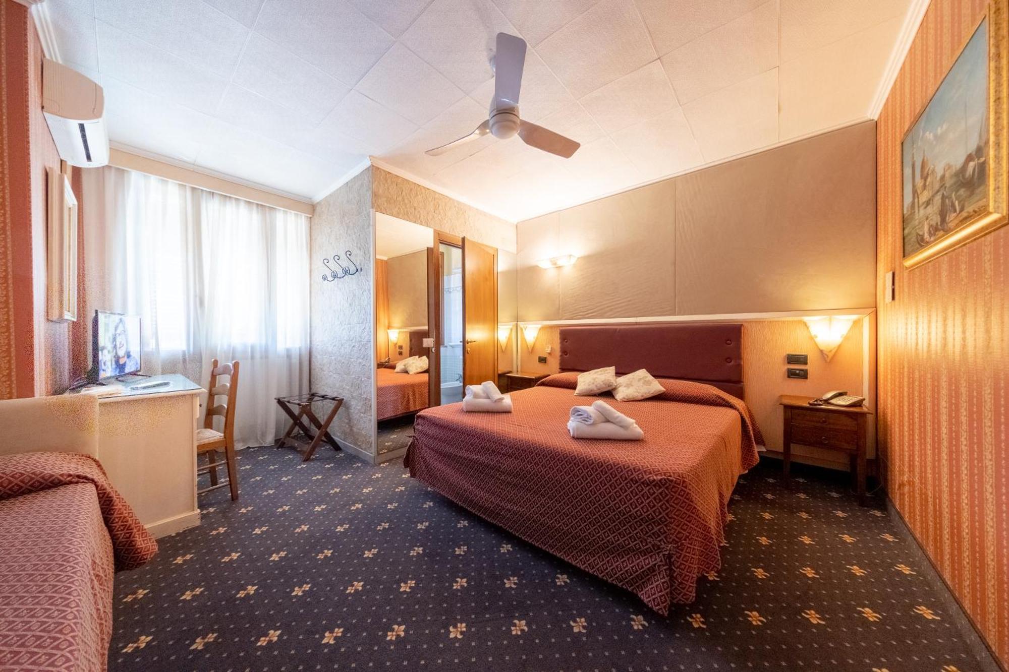 וולטרה Holiday Rooms Antica Badia מראה חיצוני תמונה