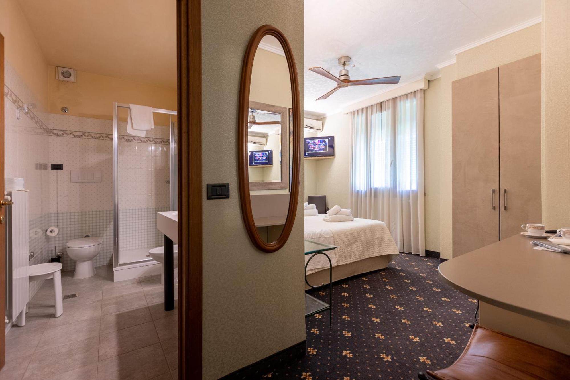 וולטרה Holiday Rooms Antica Badia מראה חיצוני תמונה