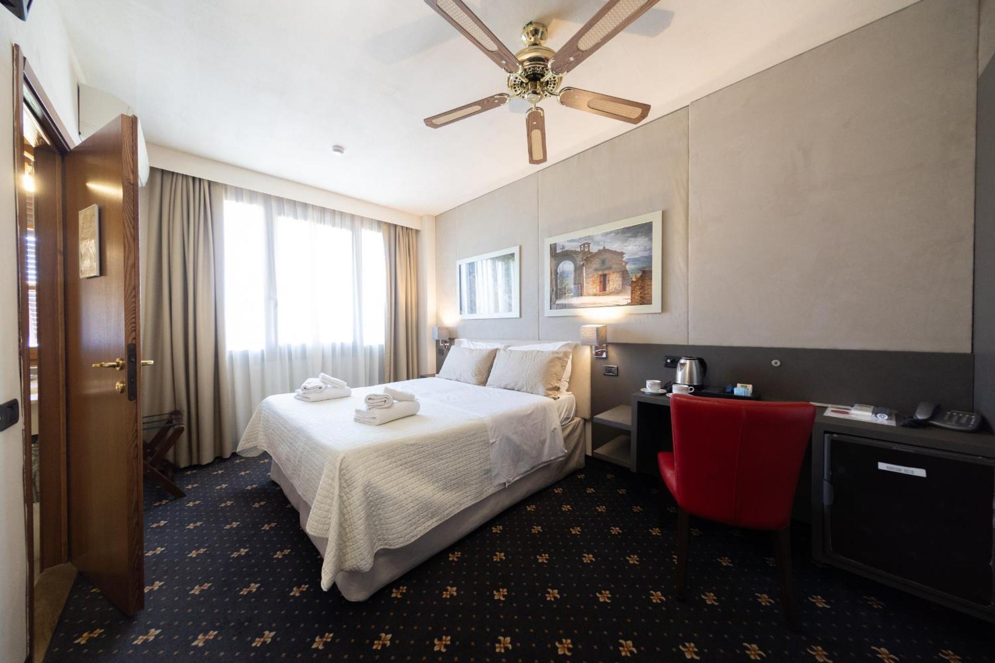 וולטרה Holiday Rooms Antica Badia מראה חיצוני תמונה