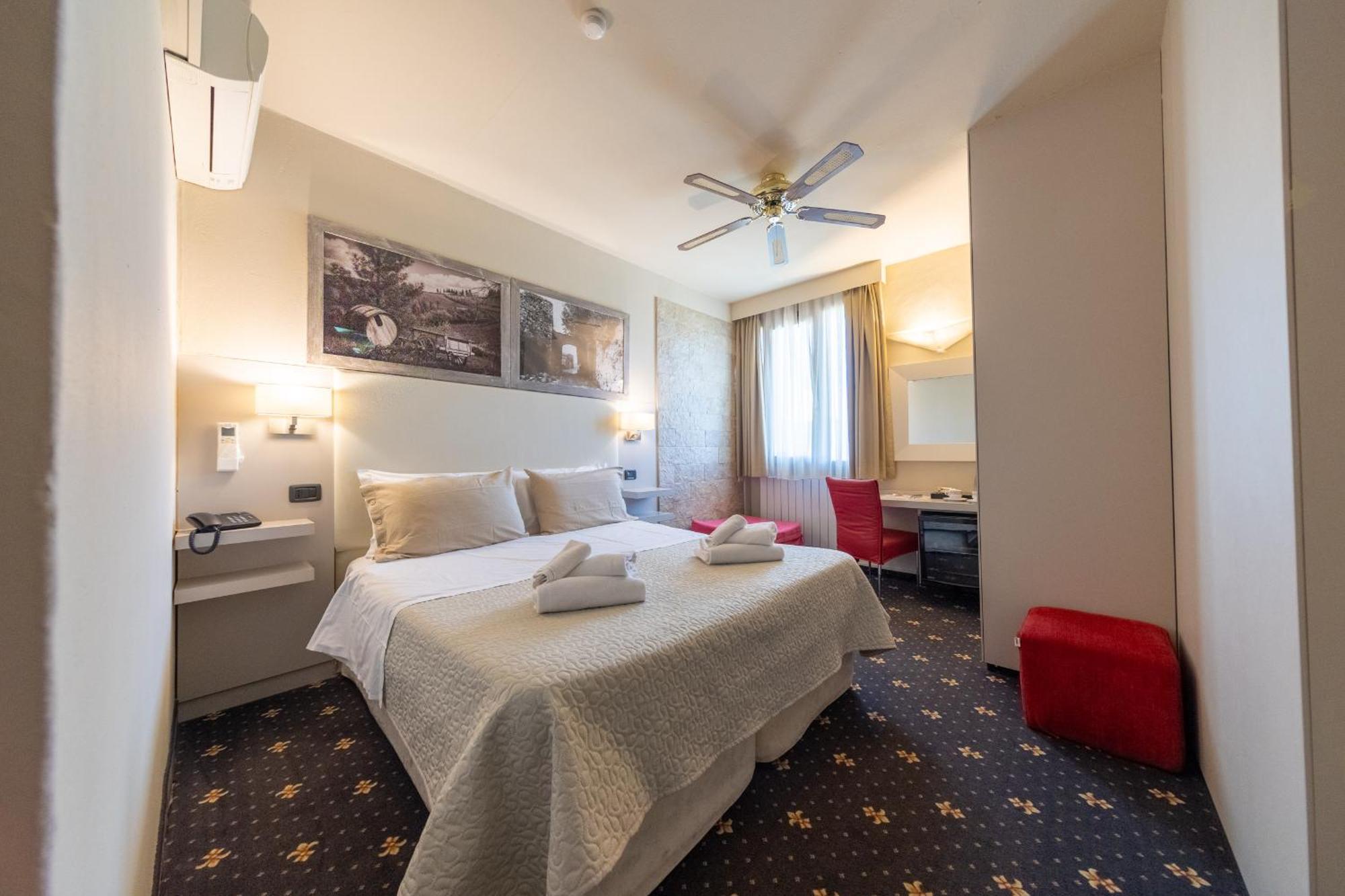 וולטרה Holiday Rooms Antica Badia מראה חיצוני תמונה