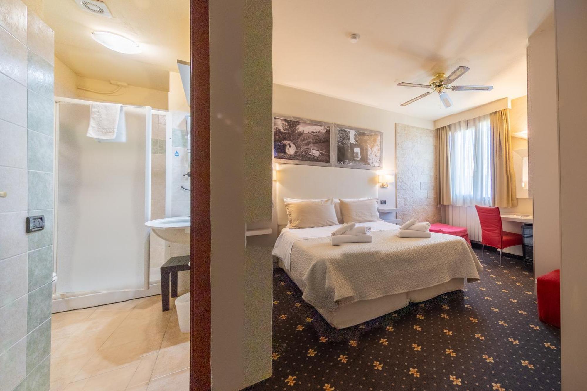 וולטרה Holiday Rooms Antica Badia מראה חיצוני תמונה