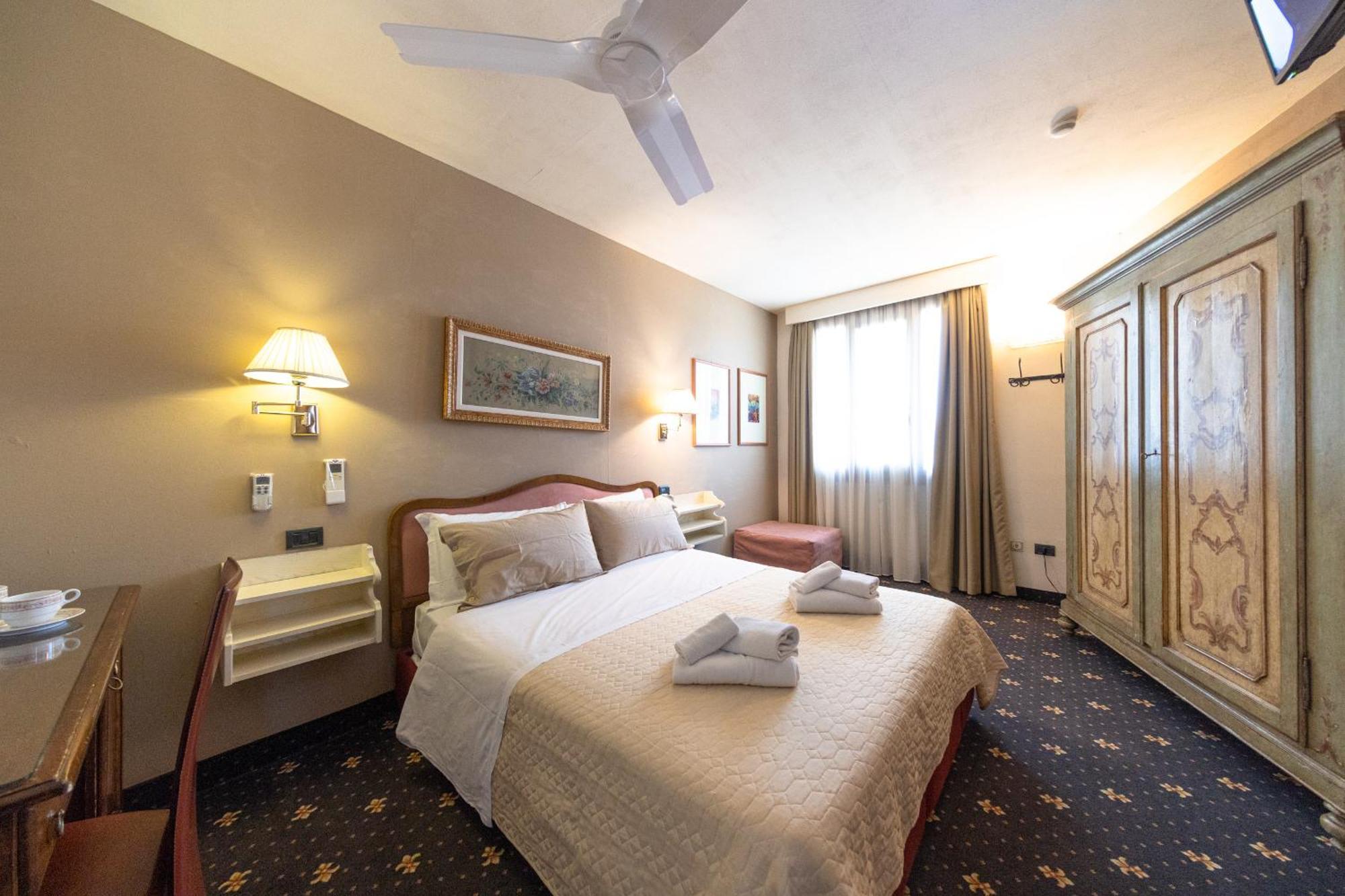 וולטרה Holiday Rooms Antica Badia מראה חיצוני תמונה