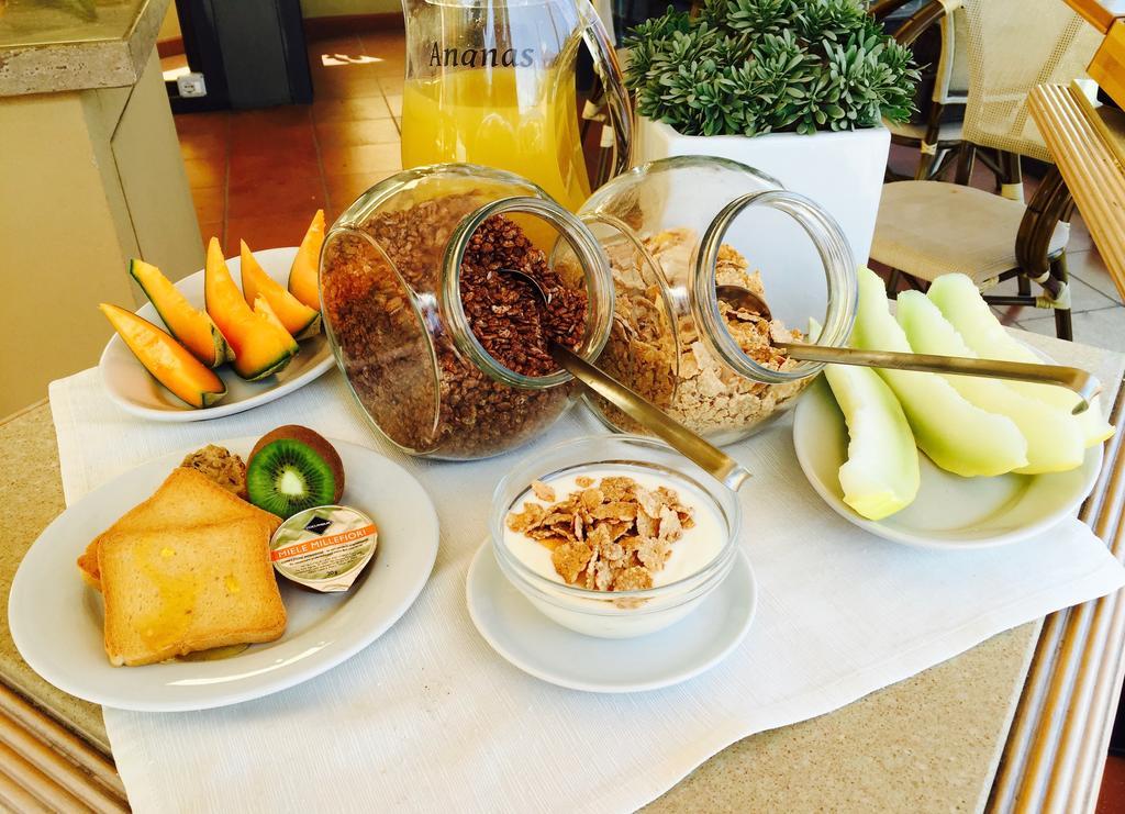 וולטרה Holiday Rooms Antica Badia מראה חיצוני תמונה