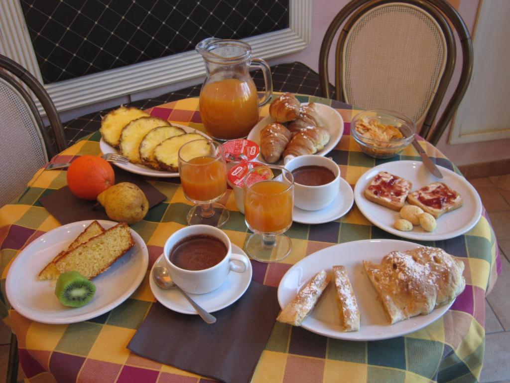 וולטרה Holiday Rooms Antica Badia מראה חיצוני תמונה