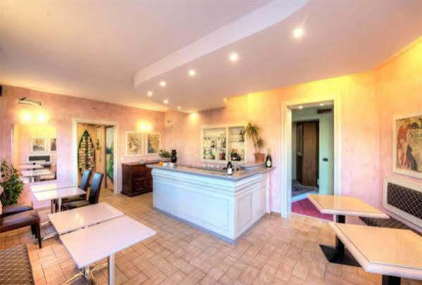 וולטרה Holiday Rooms Antica Badia מראה חיצוני תמונה